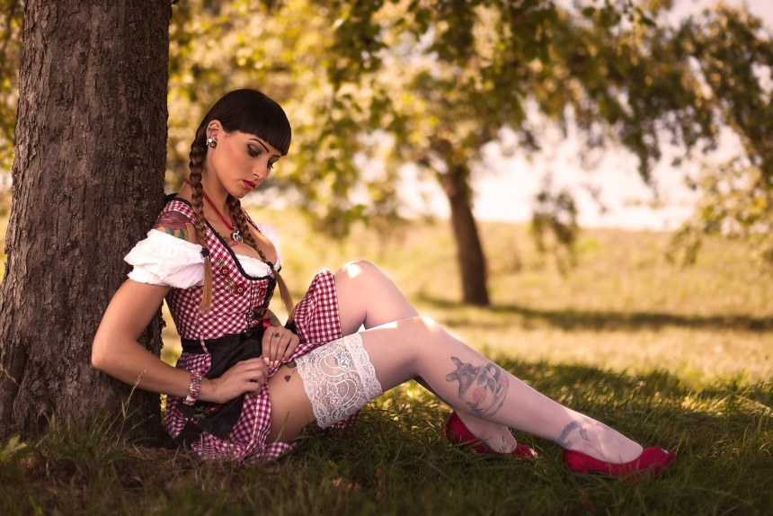 Энджел Диккенс (Angel Dickens)