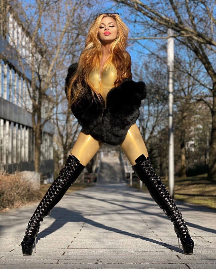 Славина Албастова latex
