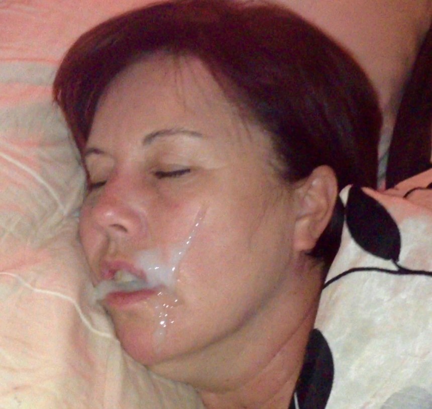 Кончил на лицо пьяной спящей