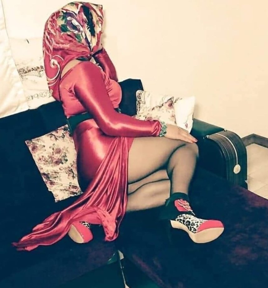 Голая мусульманка в платке