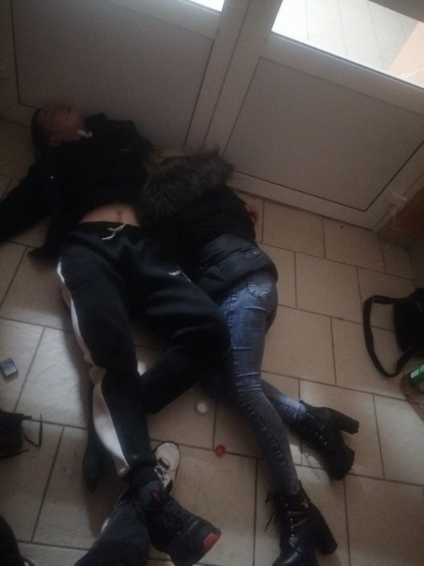 Молодежь развлекается ночью
