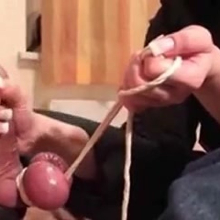 Парни нюхают яички фетиш