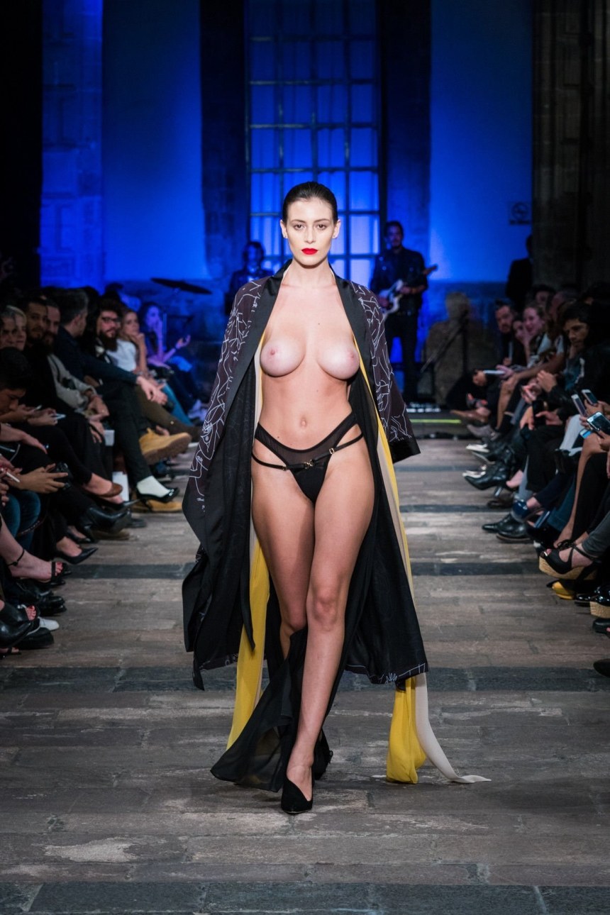 Alejandra Guilmant титьки подиум