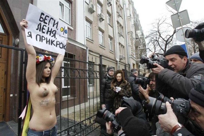 Фемен сиськи президент Украины