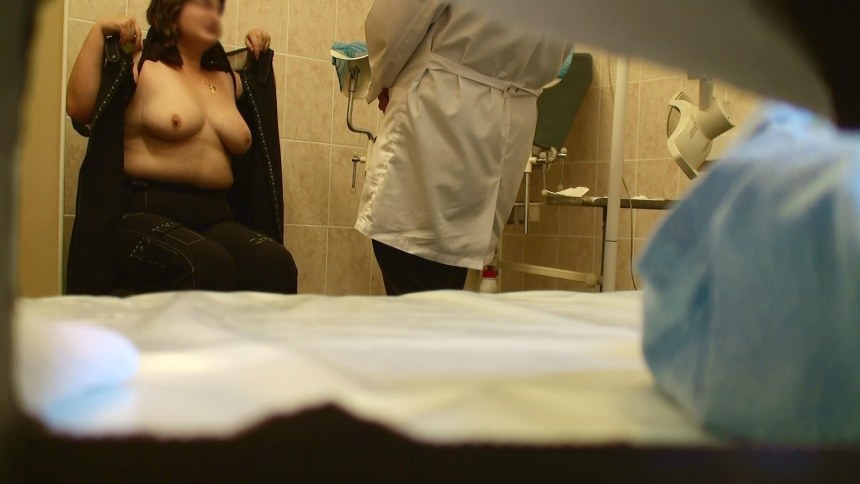 Голые женщины в больнице скрытая камера