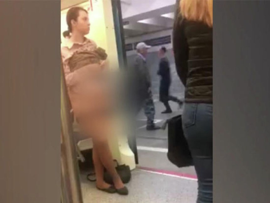 Разделась в Московском метро