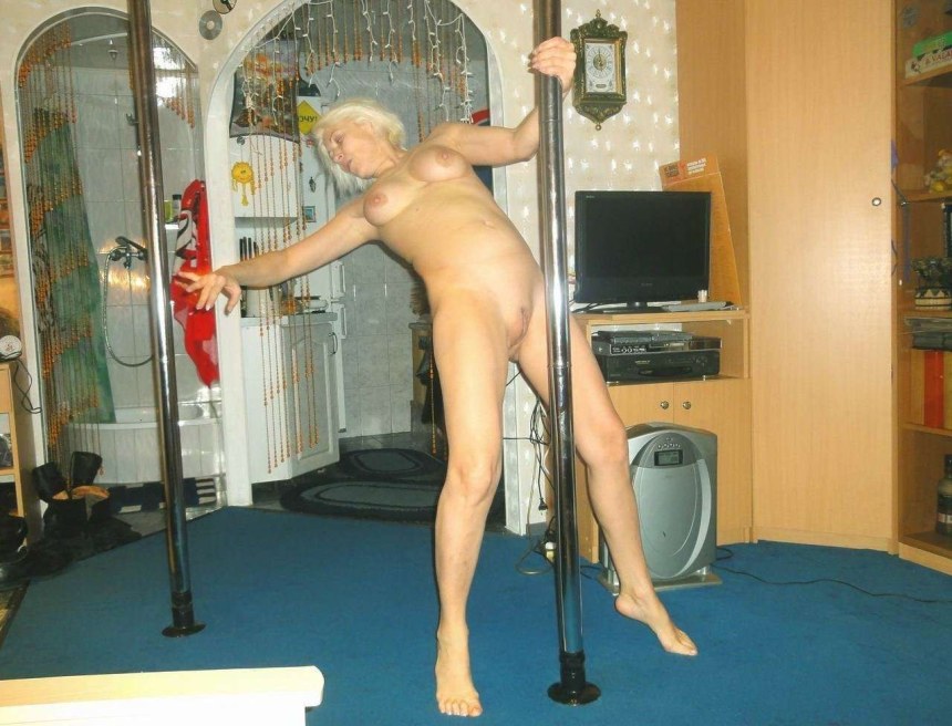 Стриптиз взрослых женщин