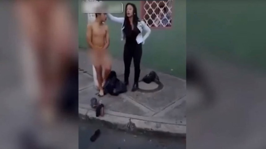 Раздели догола чтобы унизить