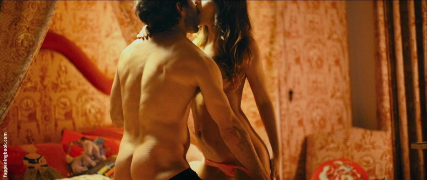 Урсула Корберо голая в фильме