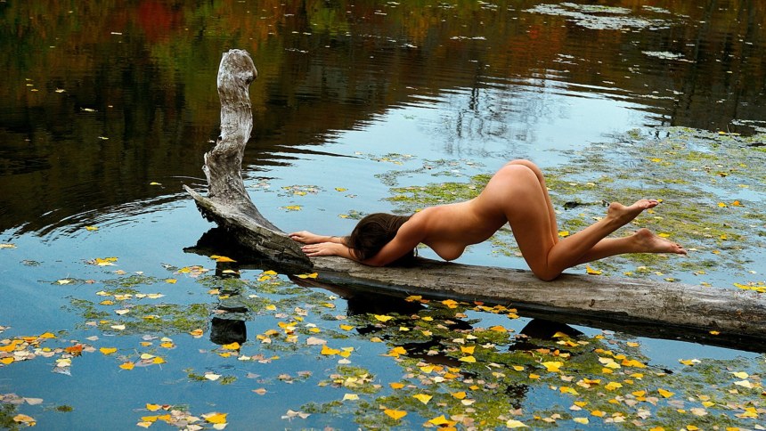 Эротическая фотосессия на озере