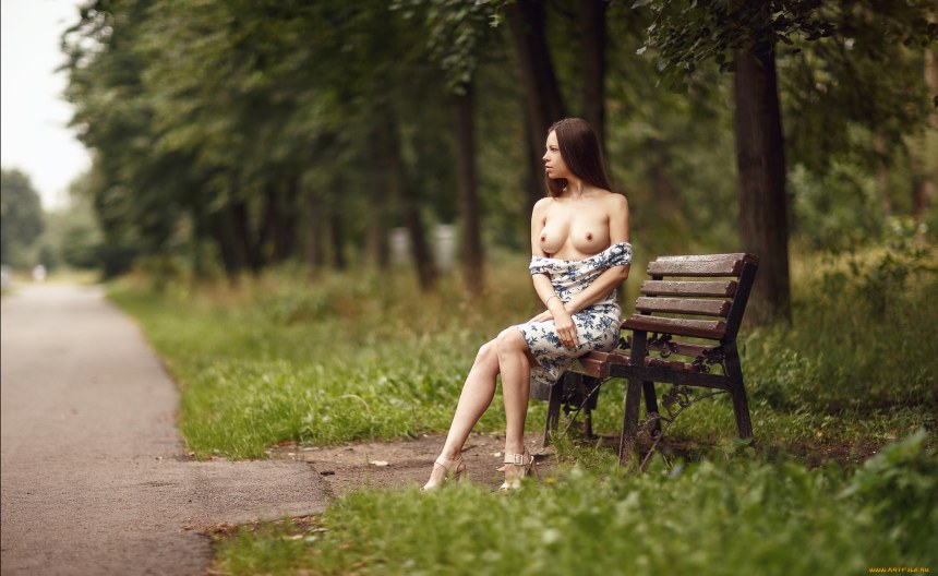 Эротическая фотосессия в парке