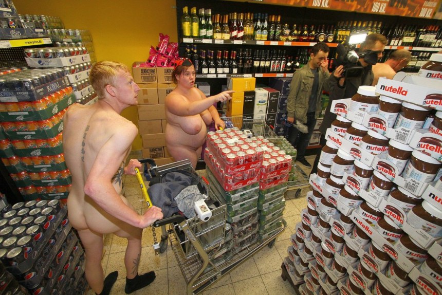 Магазин с голыми продавцами