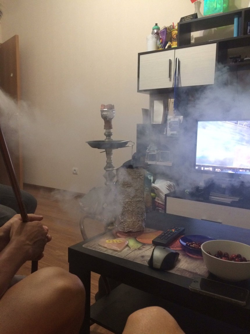Вся комната в дыму